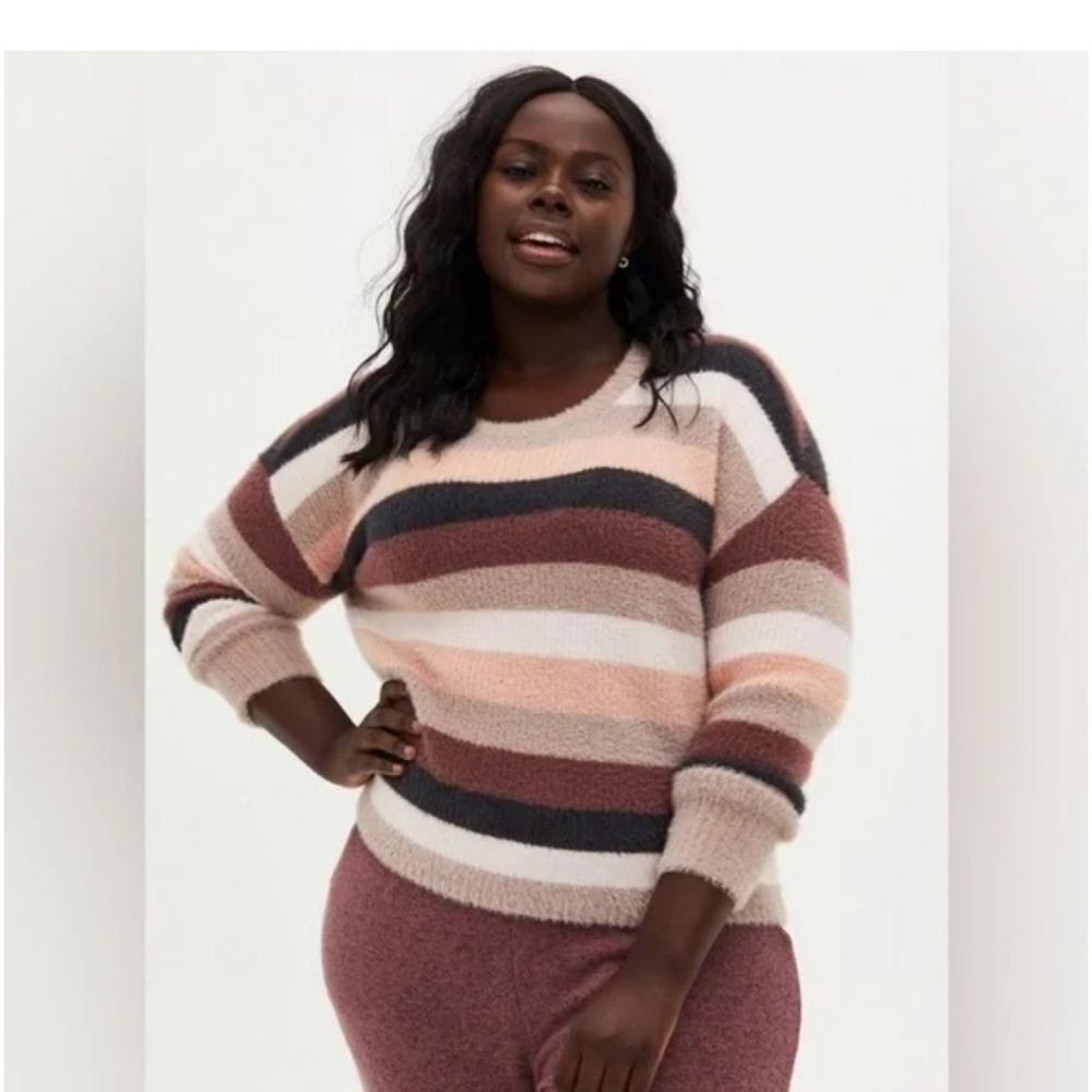 Torrid fuzzy yarn puller drop shoulder sweater size 5
